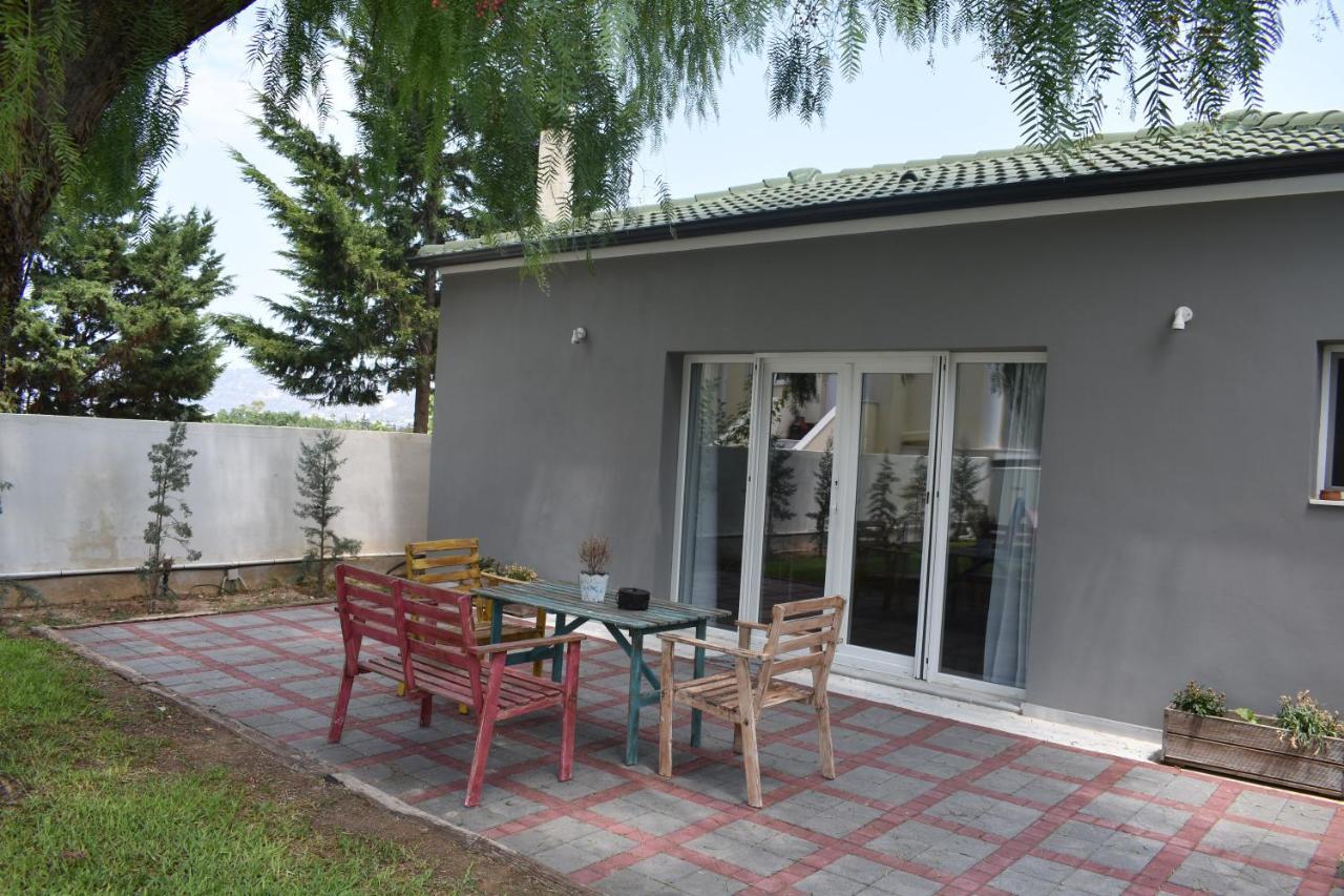 Pool Guesthouse Corinth Exterior photo