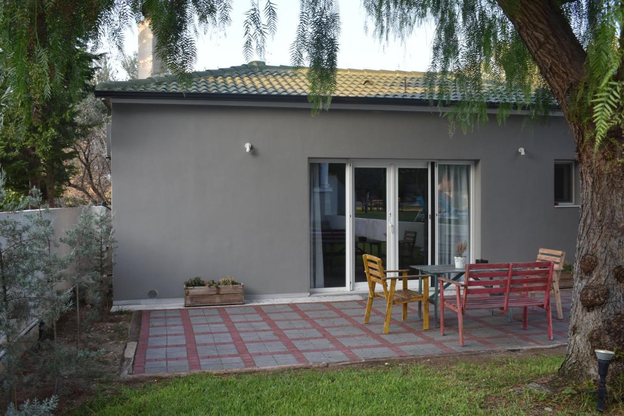 Pool Guesthouse Corinth Exterior photo